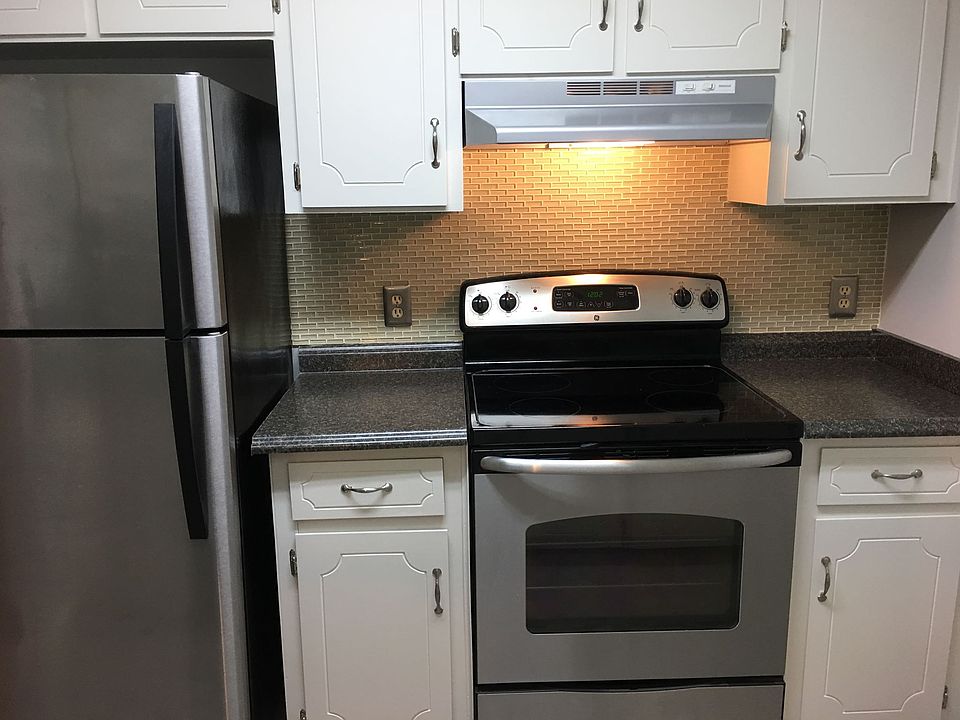 Glass tile backsplash