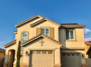 3077 Roche Ln, Clovis, CA 93619