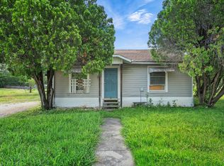 501 S 3rd St, Grandview, TX 76050