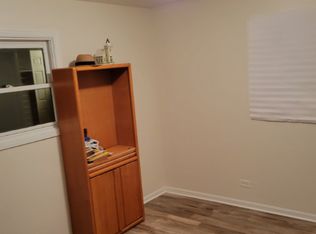 36 Sparrow Rd, Carpentersville, IL 60110