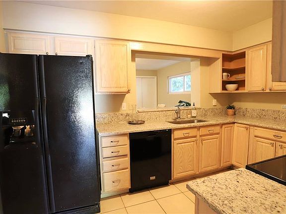 3rd image of 2765 Avocado Dr