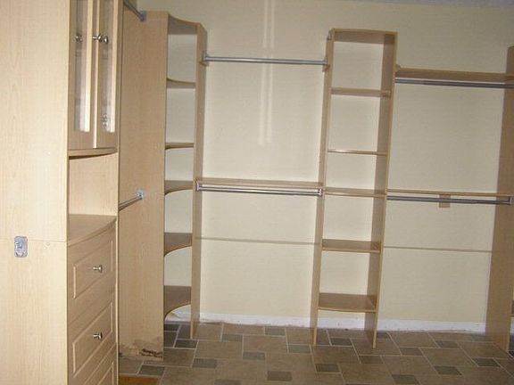 5th image of 135 Dresden Dr
