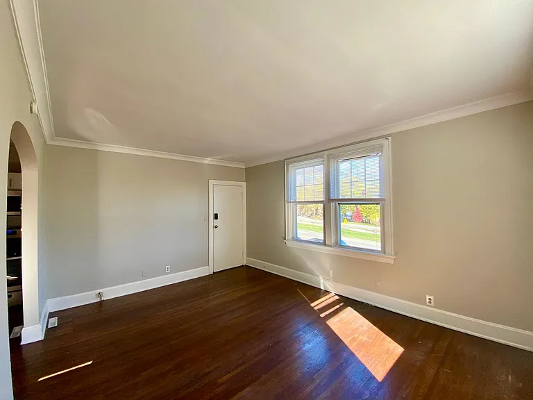 1029 Dana Apts — Photo 5