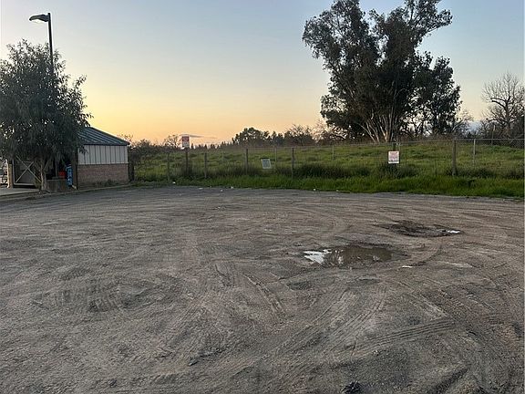 5th image of 705 Shiloh Rd