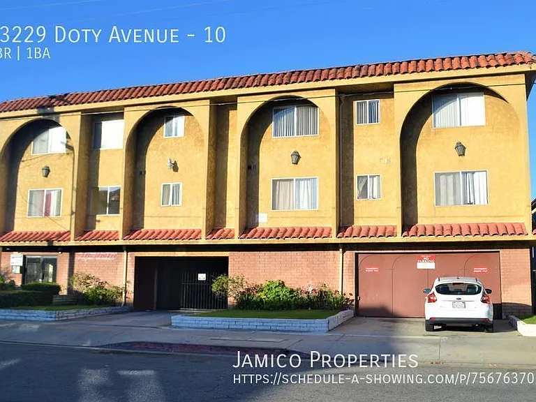13229 Doty Ave #10 — Photo 2