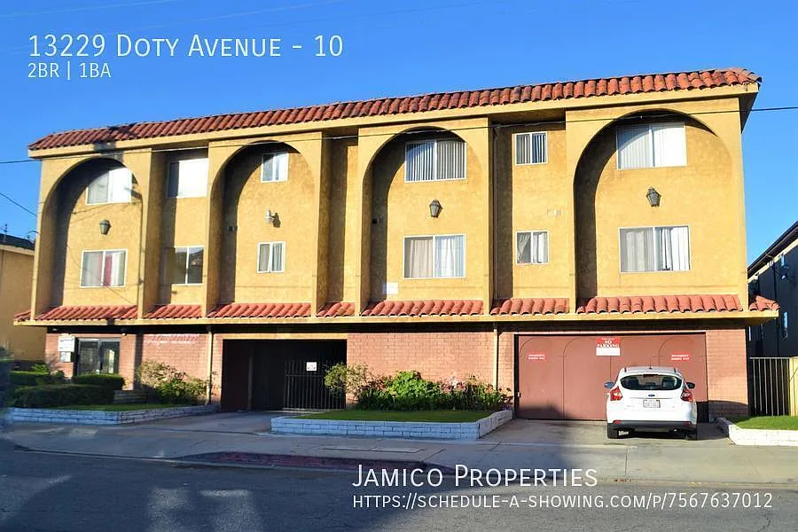Building Photo - 13229 Doty Ave #10