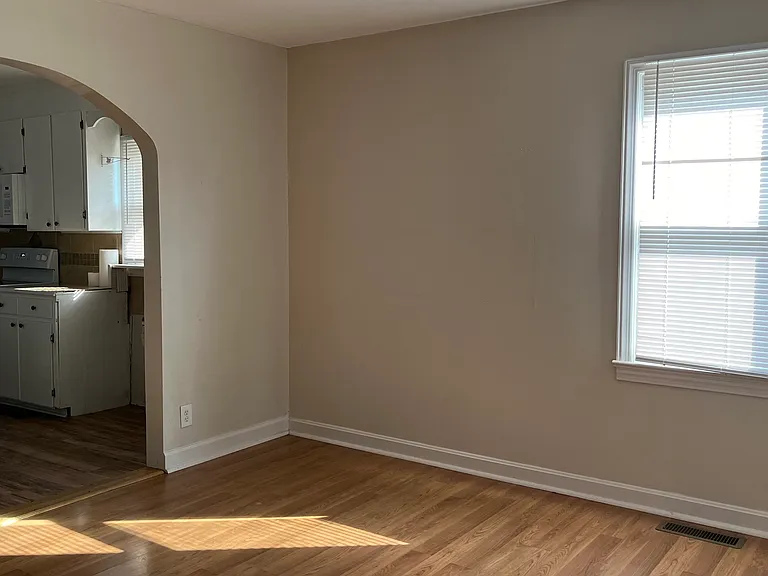 1311 E Holston Ave — Photo 5