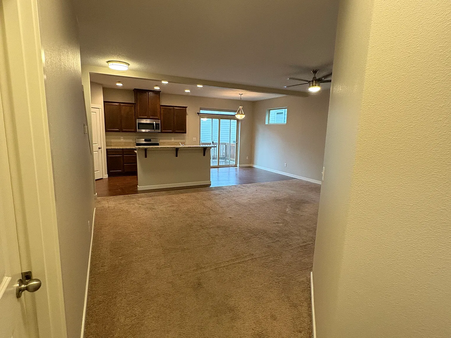 3 bed, 2.5 bath, 1606 sqft, $2,700 — Photo 3