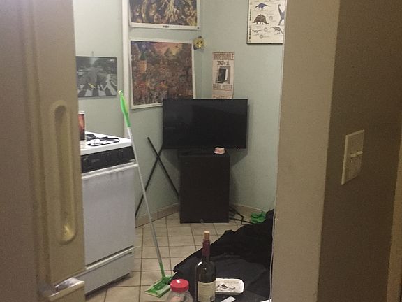 4th image of 3042 32nd St #A