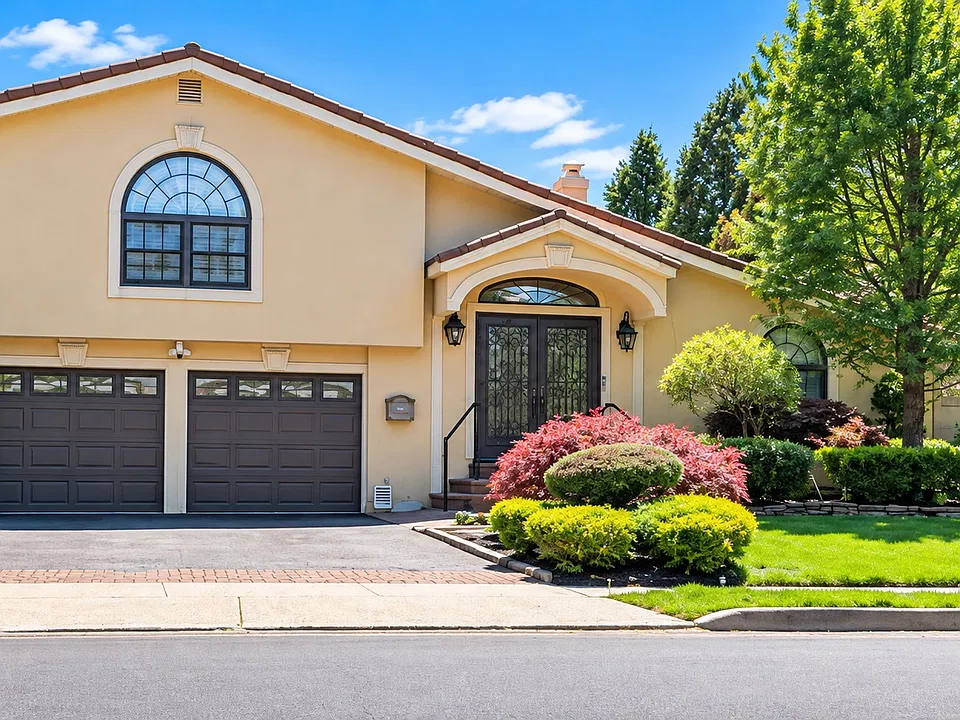 60 Parkside Dr