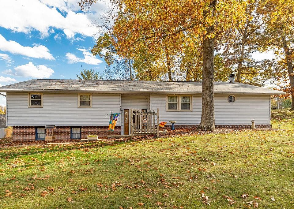 1st image of 3255 Lakewood Dr