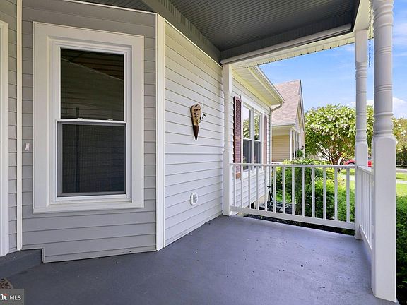 3rd image of 528 Wordsworth Cir