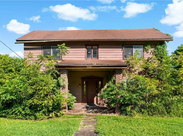 2443 Racetrack Rd, New Stanton, PA 15672