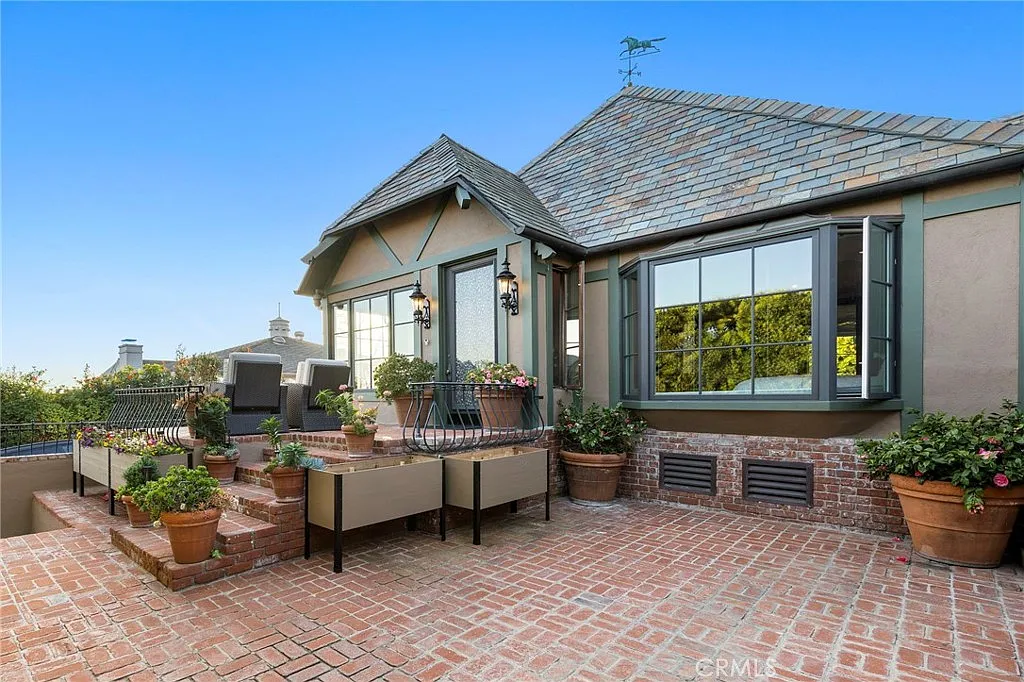 4 bed, 4.0 bath, 2840 sqft, $30,000 — Photo 3