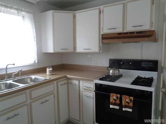 5th image of 247 Aris Ave