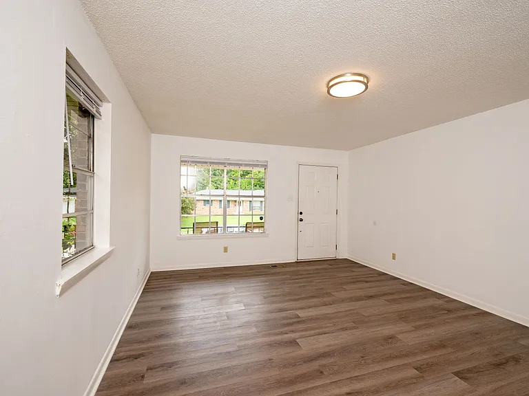 1320 Northpoint Cir — Photo 16