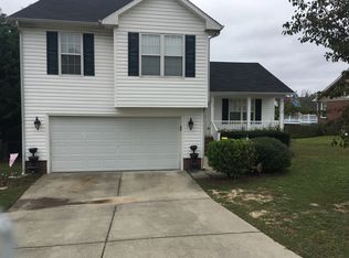 613 Creedmoore Cir, Hope Mills, NC 28348