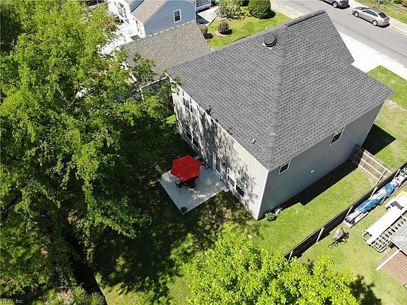 aerial view of backyard 