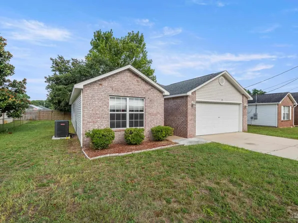 25 Cactus Rd, Mary Esther, FL 32569