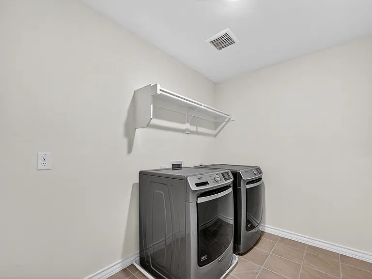 1567 Dukeswood Dr — Photo 10