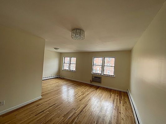 5th image of 2111 E 64th St #2