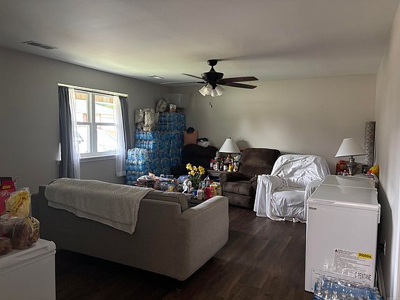 3rd image of 31 Foxboro Dr