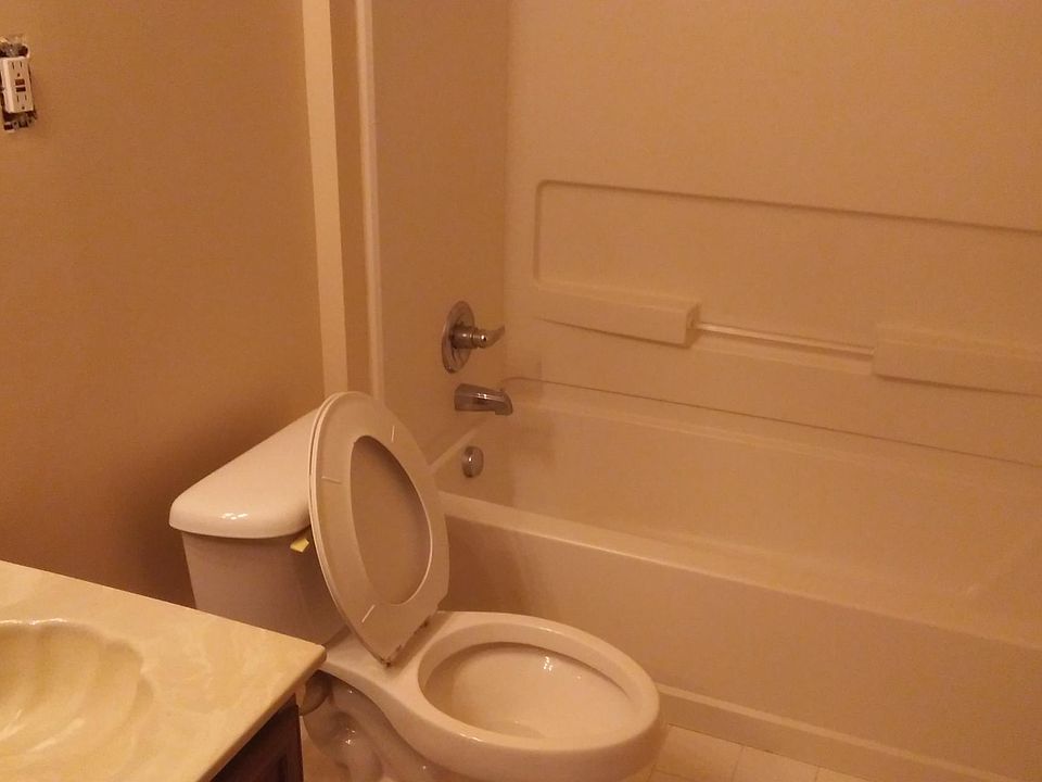 1st image of 32630 Lamont St APT 4