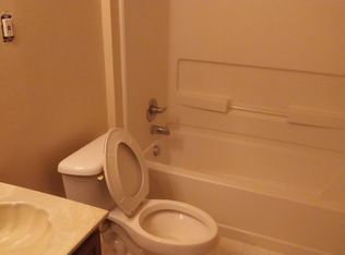 32630 Lamont St APT 4, Rockwood, MI 48173