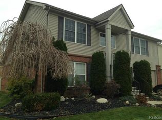 20960 Busenbark Ln, Brownstown, MI 48183
