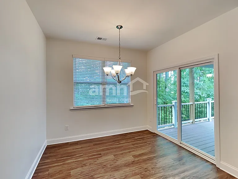 5085 Hudson Valley Dr — Photo 6