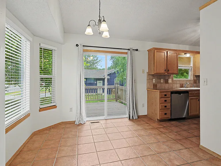2316 N Shefford Cir — Photo 7