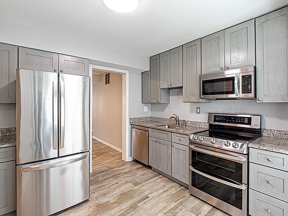 5th image of 2510 S Arlington Mill Dr APT B