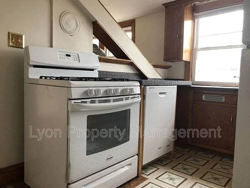 2 bed, 1.0 bath, 1100 sqft, $1,795 — Photo 4