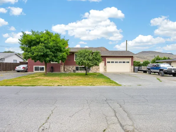 2270 Young Ave, Kamloops, BC V2B 4M6