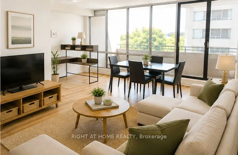 380 King St #903 — Photo 2