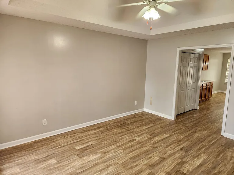306 Haverhill Cir — Photo 2