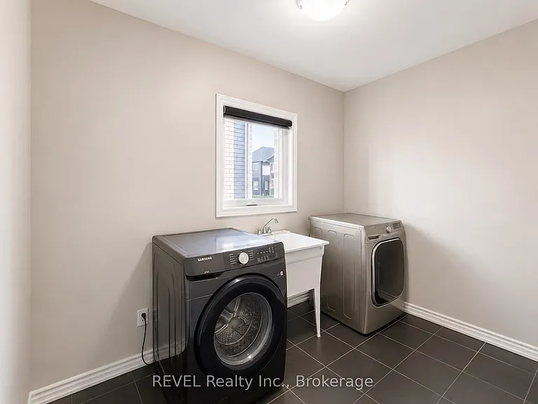 4 McLaughlin St — Photo 3