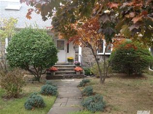 2 Cedar Rd, Malverne, NY 11565