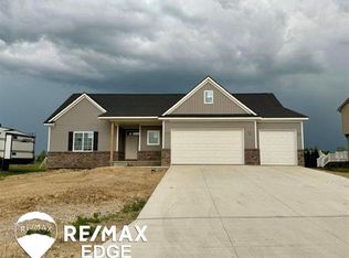 8200 Peninsula Cir, Grand Blanc, MI 48439