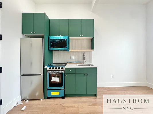 Rented by Hagstrom Management Inc | media 7