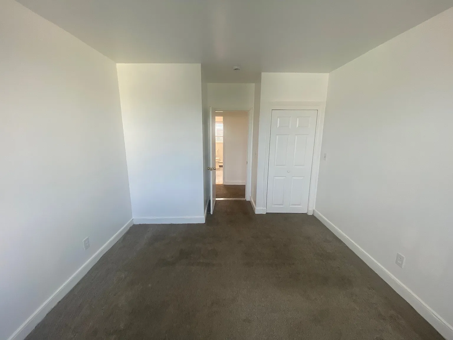 3 bed, 1.5 bath, 1000 sqft, $3,000 — Photo 2