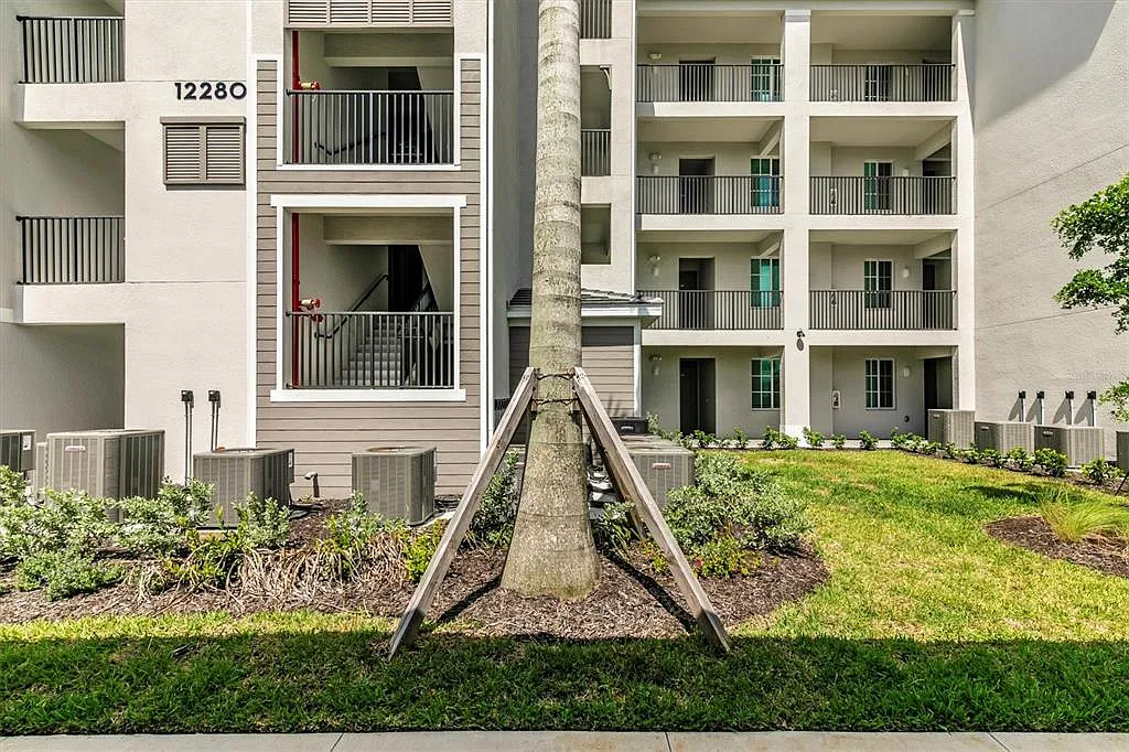 2 bed, 2.0 bath, 1154 sqft, $5,000 — Photo 2
