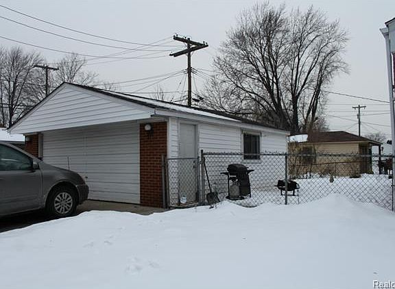 3rd image of 25068 Powers Ave