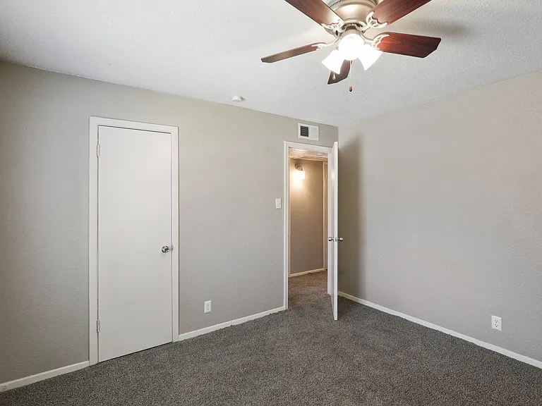 Whisperwind Apartments — Photo 20
