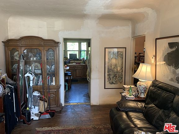 3rd image of 2938 Kelton Ave
