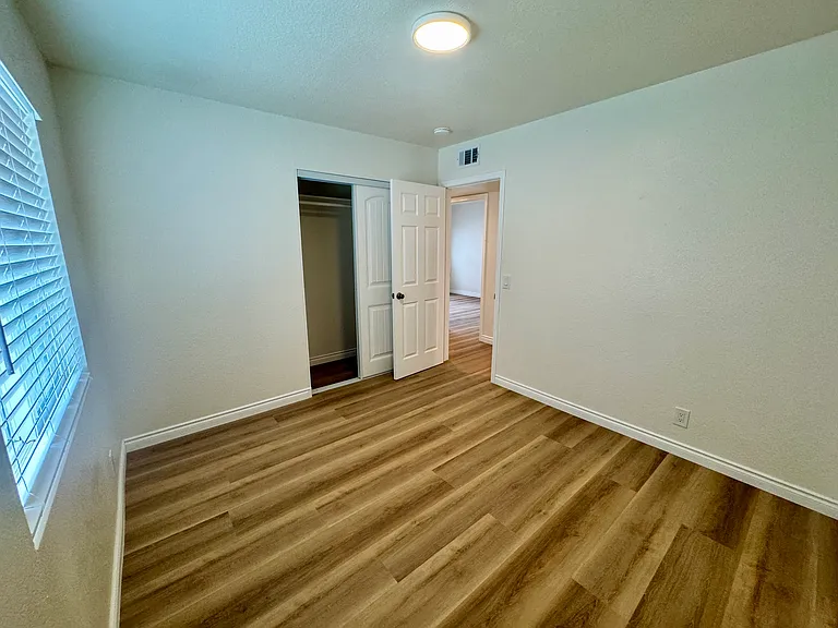 9855 Almeria Ave — Photo 13