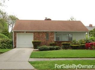 32 Dowsing Pl, Amityville, NY