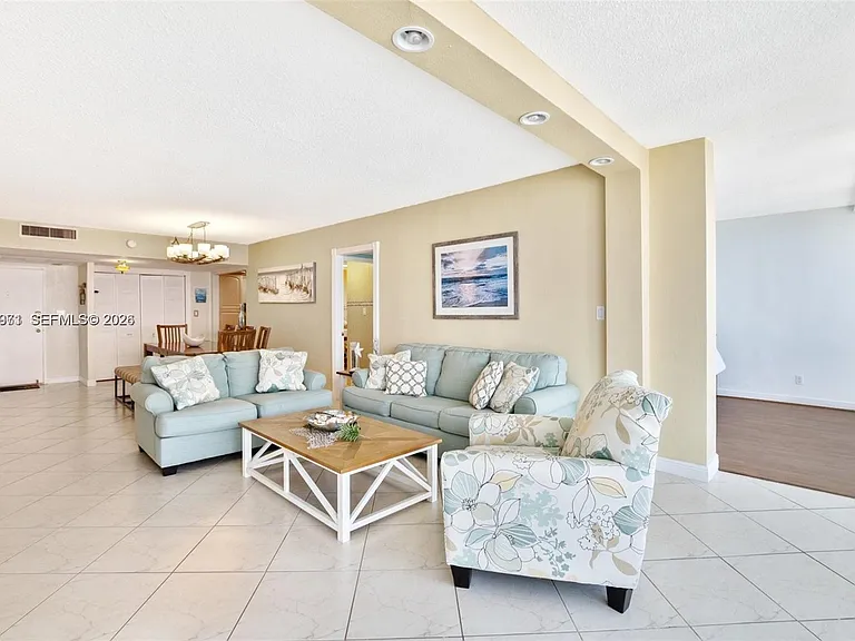 5401 Collins Ave #807 — Photo 10