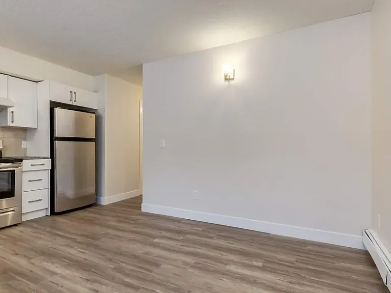 127 25th Ave SW #402 — Photo 8