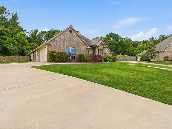 3rd image of 7765 Hickory Spring Ln